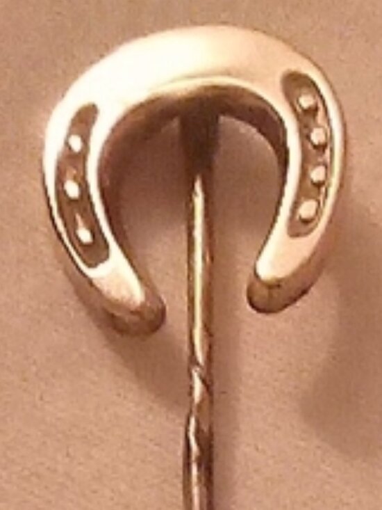 9ct Gold Plated Victorian or Edwardian Horseshoe Shaped Stick Pin main image 7
